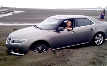 Saab 9-5ng buried in the sand