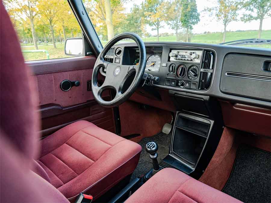 Experience luxury in every detail with the Saab 900i Bokhara Red Interior - a masterpiece of elegance and sophistication