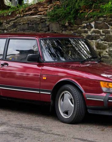Classic Saab 900: Timeless Quirkiness and Turbocharged Delight