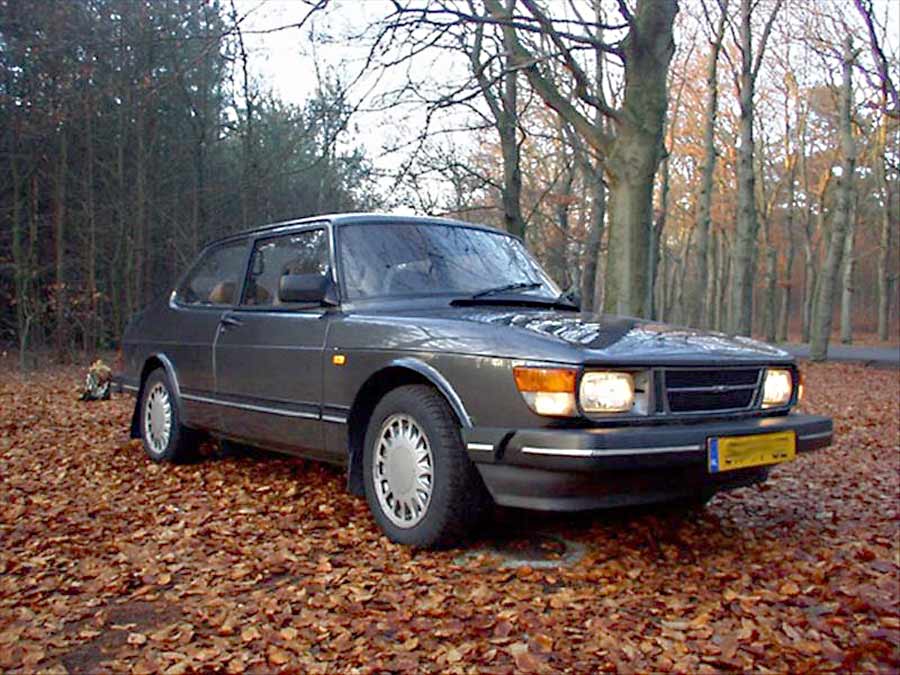 The Edwardian grey Saab 900