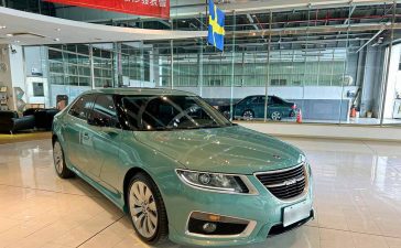 Mr. Zeng's Saab 9-5 NG in Glacier Blue: A Swedish Icon Revived on Taiwanese Roads – The Embodiment of Saab’s Ingenuity and SAC's Dedication.