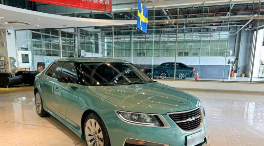 Mr. Zeng's Saab 9-5 NG in Glacier Blue: A Swedish Icon Revived on Taiwanese Roads – The Embodiment of Saab’s Ingenuity and SAC's Dedication.