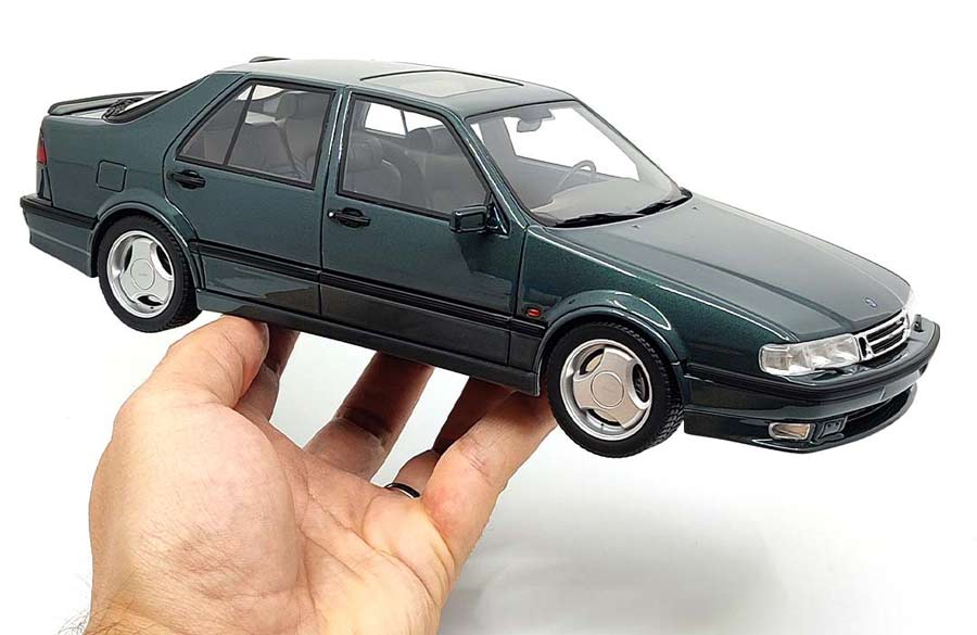 Highly detailed Scale model Saab 9000 with Aero bodykit and Recaro seats