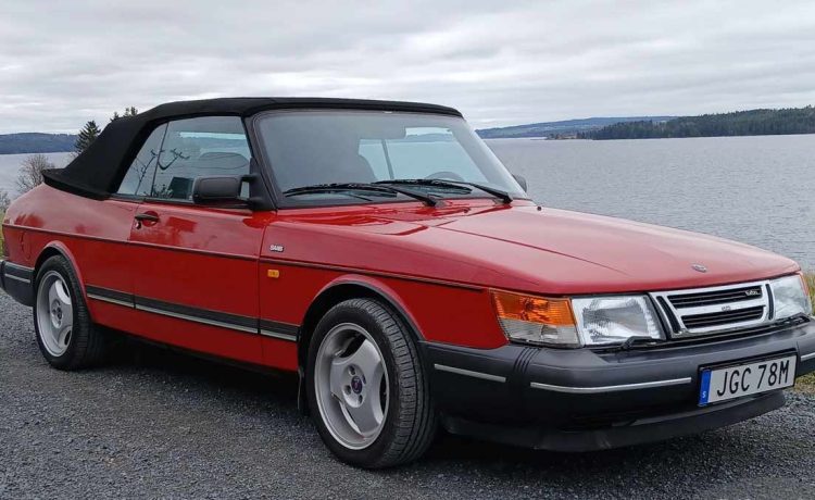 One of the final Saab 900 T16 Cabriolets, this 1991 example pairs iconic design with Swedish turbocharged pedigree — now up for auction on Bilweb.