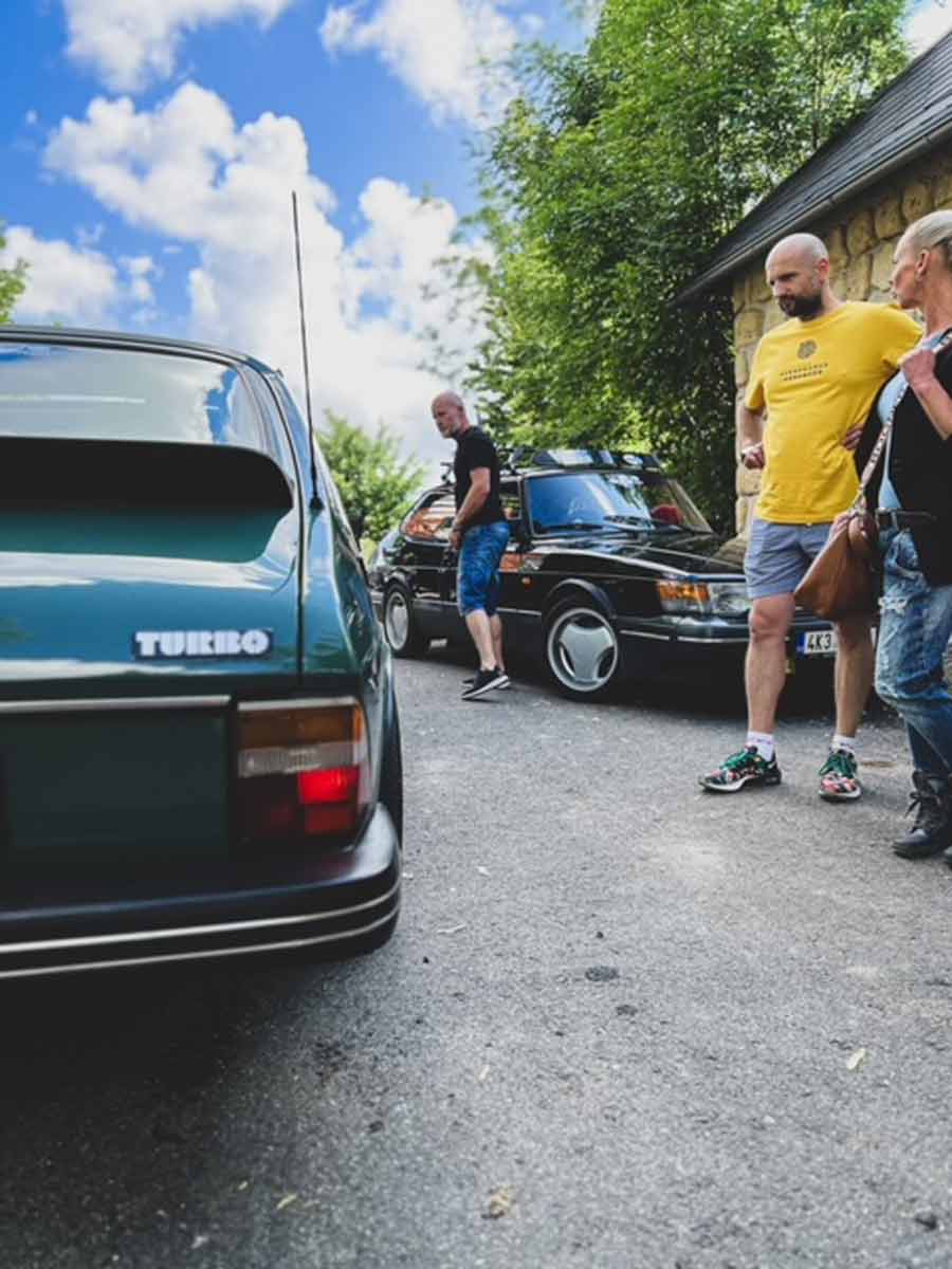 Saabstance Camp 2023: SAAB enthusiasts showcasing their stylish campers, creating a picturesque scene of automotive passion and adventure.