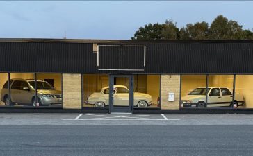 Saab showroom in Sölvesborg featuring Saab 9-7X, Saab 96, and Saab 9000