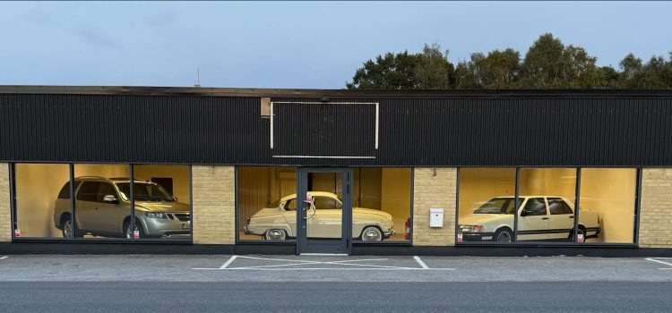 Saab showroom in Sölvesborg featuring Saab 9-7X, Saab 96, and Saab 9000