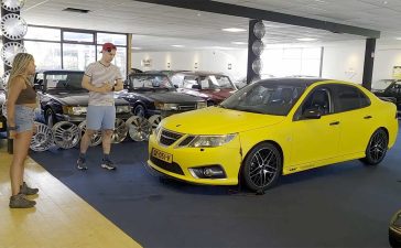Custom 2014 Saab 9-3 Aero in matte Sunbeam Yellow at Saab Specials Meppel