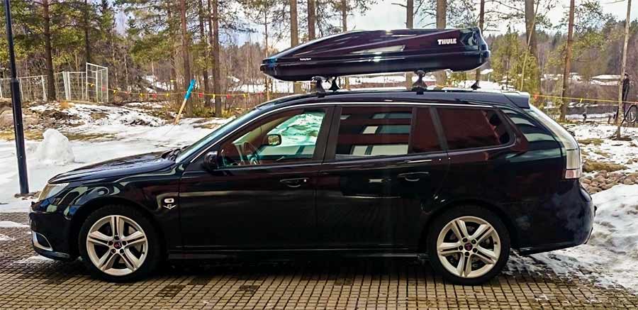 Saab SportCombi with Thule Roof Box: Stylish and Practical Storage for Your Adventures