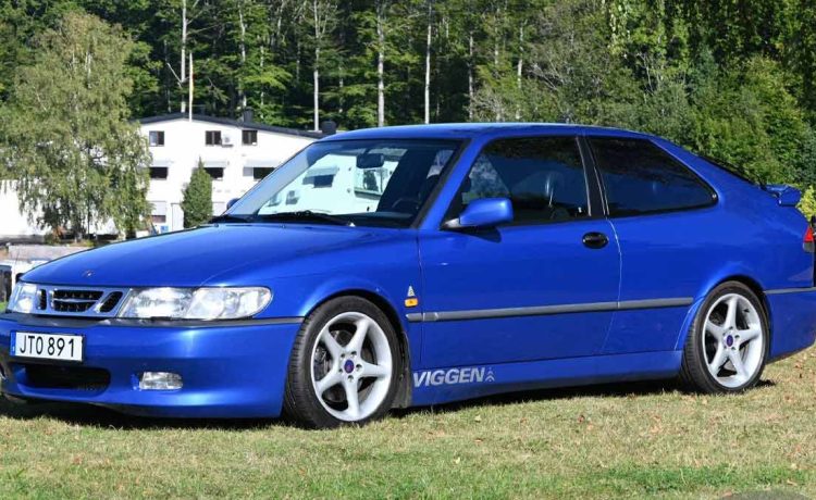 Lightning Blue 1999 Saab 9-3 Viggen three-door coupe, tuned to 270 hp, on offer at Bilweb Auctions with reserve price already cleared.