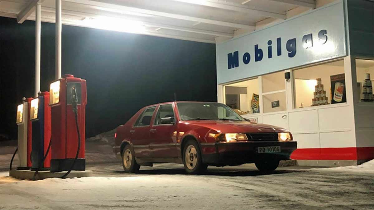 Saab-enthusiast with a heart of a true Saab-optimist! After seven years abandoned in a field, this 27-year-old owner successfully revives his beloved Saab and hits the road once again