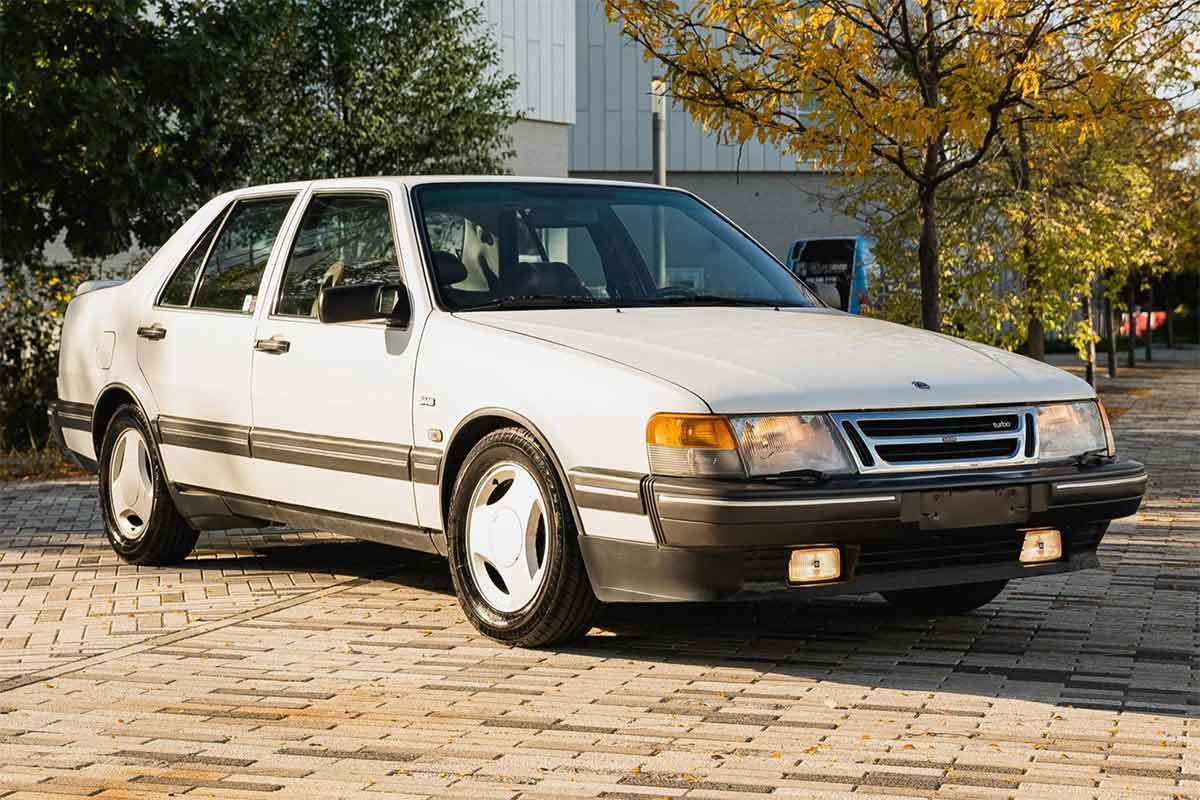 The Forgotten Executive: 1989 Saab 9000 Turbo CD Resurfaces on Cars & Bids 1 1989 Saab 9000 Turbo CD Cirrus White with 900 SPG tri-spoke wheels