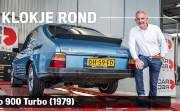 1979 Saab 900 Turbo on the lift during AutoWeek’s Klokje Rond Klassiek inspection, with the owner standing beside the aquamarine Combi Coupé.