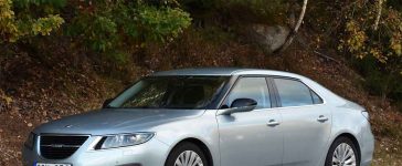 A beautifully preserved 2011 Saab 9-5NG Aero (no. 513/11,000) in Glacier Silver Metallic — a poignant farewell to Saab’s final flagship sedan.
