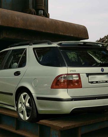 Saab 9-5 Wagon moments before being crushed in Ängelholm (Photo illustration / SaabPlanet.com)