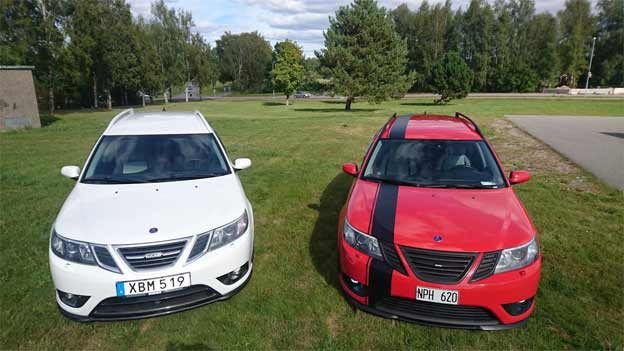 Two-Saab 9-3 Sportcombis