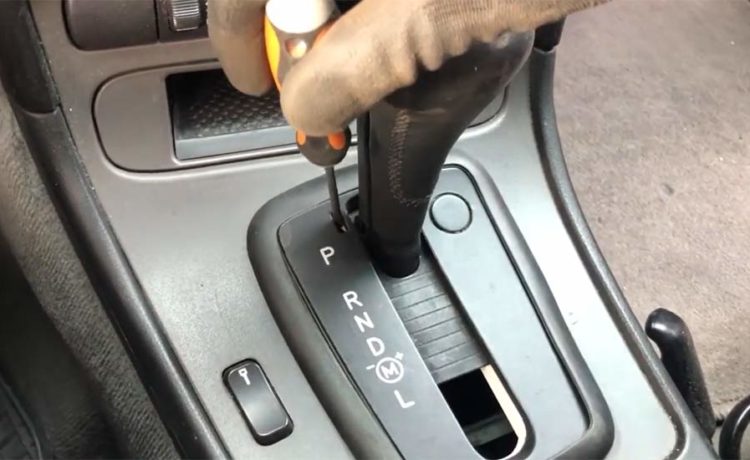 Automatic Gear Shift Won't Release - Unlock Gearbox Selector On SAAB Cars 8 How to get your Saab out of gear when it's stuck in park
